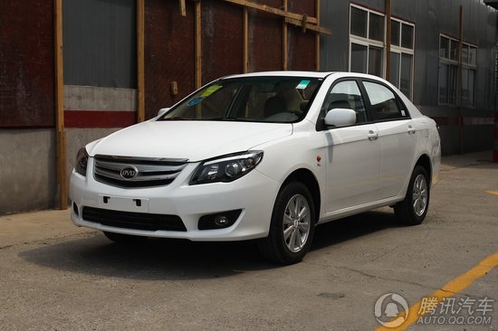 2012款 比亞迪L3 1.5手動尊貴型(天山白)