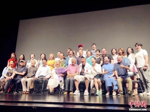 中戲首部音樂劇電影《家》主創合影。主辦方供圖