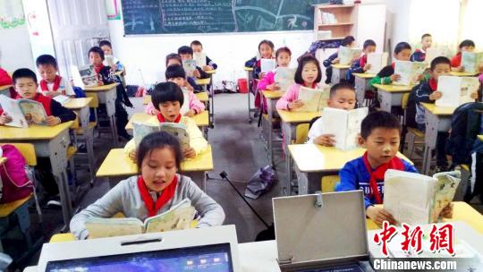 山區留守兒童的六一心聲:希望爸爸媽媽能回來看我