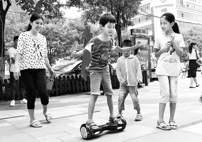 安全隱患大 當心“代步神器”變成“馬路殺手”