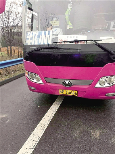 兩地警車接力救發病老人 20多公里路17分鐘跑完