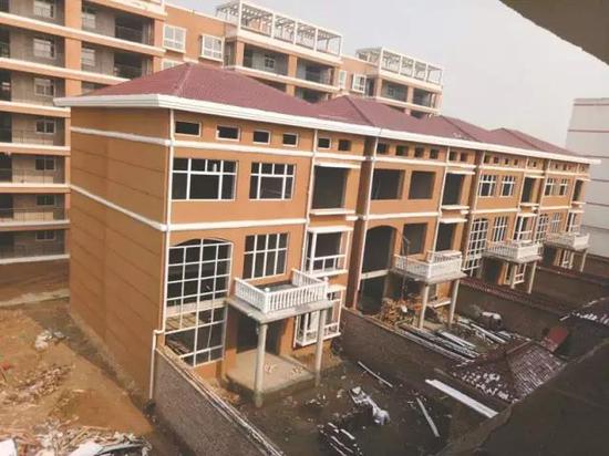 太康一學校內違法建別墅