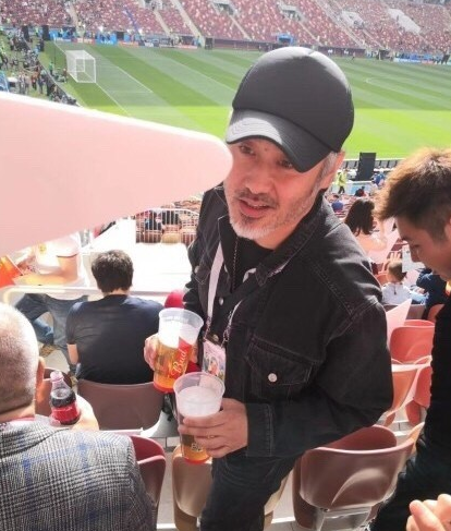 熱心球迷!陳奕迅吳秀波驚現(xiàn)世界杯開幕式現(xiàn)場(chǎng)