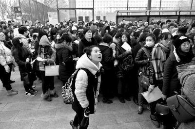 �������磬�������b�WԺ�ڶ��̌W�ǿ��c�������ȴ��M�뿼�������A�r��ӛ������z