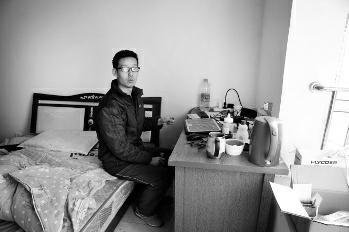 房客欠物業(yè)費(fèi)找不到人 房東進(jìn)屋抱走電腦