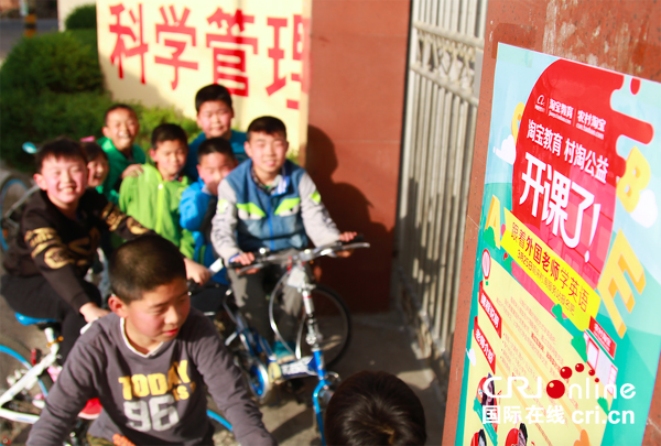 �DƬĬ�J���}