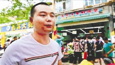 成都“任性”賣菜哥:歇業請店內員工自駕游