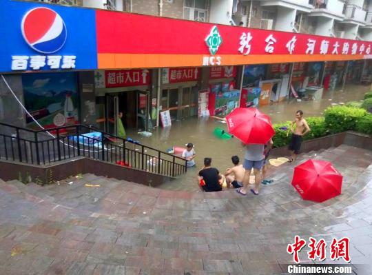 �D����ώ�����WУ�@����䁱��ͣ��W�����̼ұ����������_�A�ϡ�����С�� �z