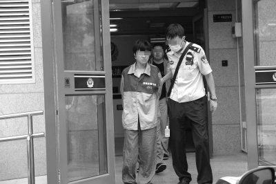 ����Ů���F朳���1�������T܇����70���ﱻץ