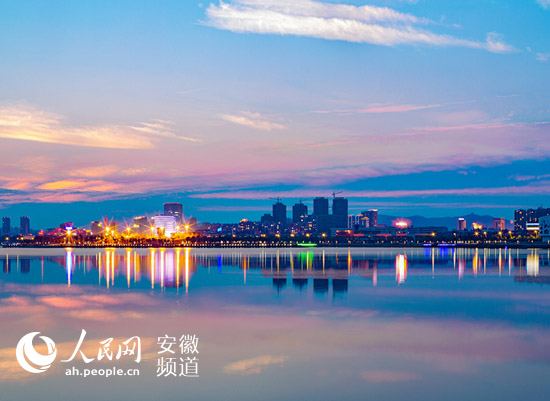 ���·��������`������ƪ�����ǣ����Gɫ���桱����lչ����