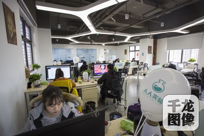 �ڻ�+�p����^�����ˌ��ƽ�_���Ͼ��\�I���񣬹�˾30�˹������rֵ���^300�|Ԫ��3�f�_�x���O�䡣ǧ���Wӛ�� �fС܊�z