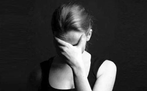 女子連吃四個(gè)月麻辣燙暴瘦40斤 醫(yī)生:再吃要人命