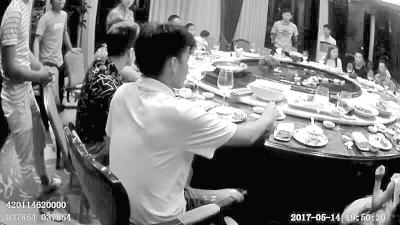 ���NŮ�^Ŀ���H��������ý�һŭ�e��(b��o) �۲͕r(sh��)��ץ