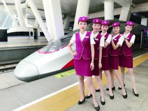 復(fù)興號(hào)乘務(wù)組推“6心”服務(wù)法為特殊旅客提供貼心服務(wù)