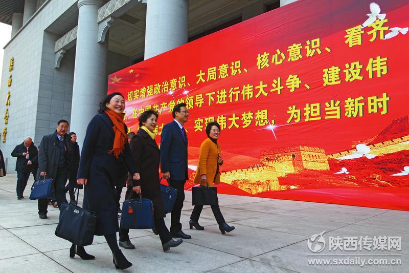 1��23������ϯʡ���fʮ����һ�Ε��h��ί�T�����M�������������Ӵ���A����h�� ӛ�� �����z