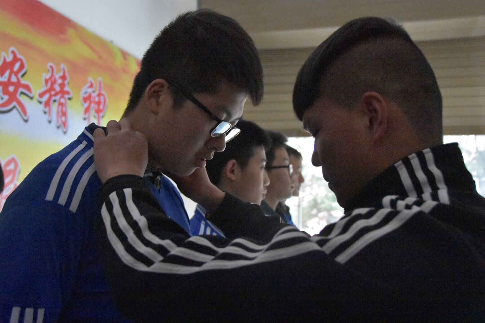 “媽媽,請聽我給您唱首歌”——30名非典型“留守兒童”的春節晚會 “媽媽,請聽我給您唱首歌”——30名非典型“留守兒童”的春節晚會