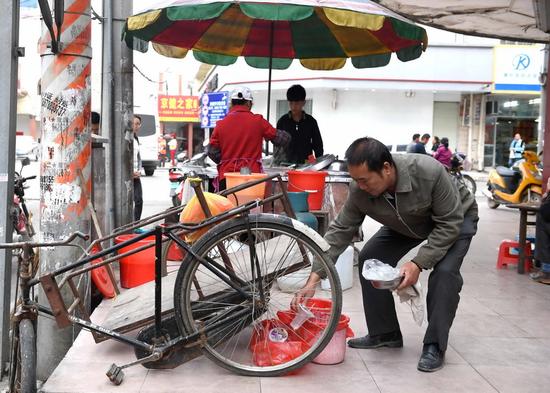 һ���u��Ͳ�۵Ĕ����ڏV���M�h�M��悽��^����ͬ���������Ͷ�ŵ�4���������4��13�Քz)�� ���A��ӛ�� ���A �z